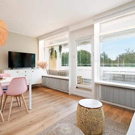 Lägenhet 2-zimmer-ostseewohnung Mit Suedbalkon, Blick Ins Gruene Und Ruhiger Lage - 